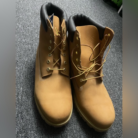 Men’s Nubuck Timberland boots - Picture 3 of 3